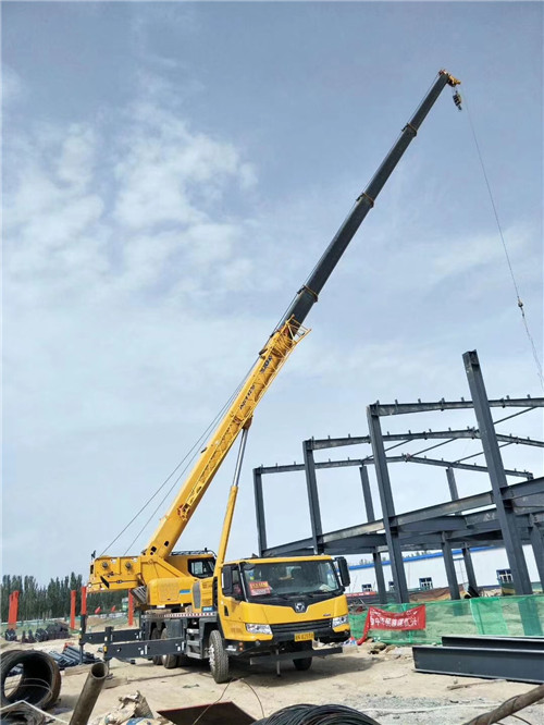 类乌齐县超高层建筑钢结构吊装案例